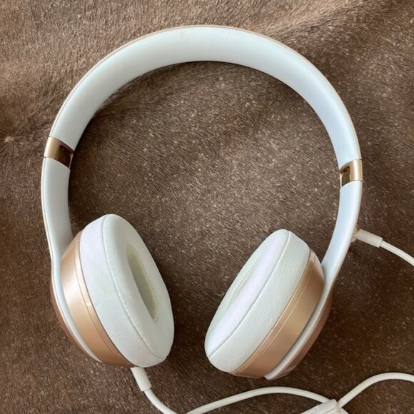 Beats by Dr. Dre Studio 2 Wireless Over Ear Headphones - Picture 5 of 12